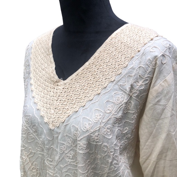 Royal Moda Beige Threaded Blouse size Medium - Picture 4 of 10